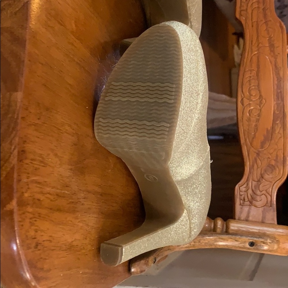 Heels - Picture 2 of 3